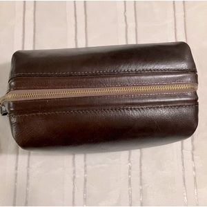 Vintage toiletries bag. Brand is ‘Prince Gardner’, 100% cowhide made in Haiti.